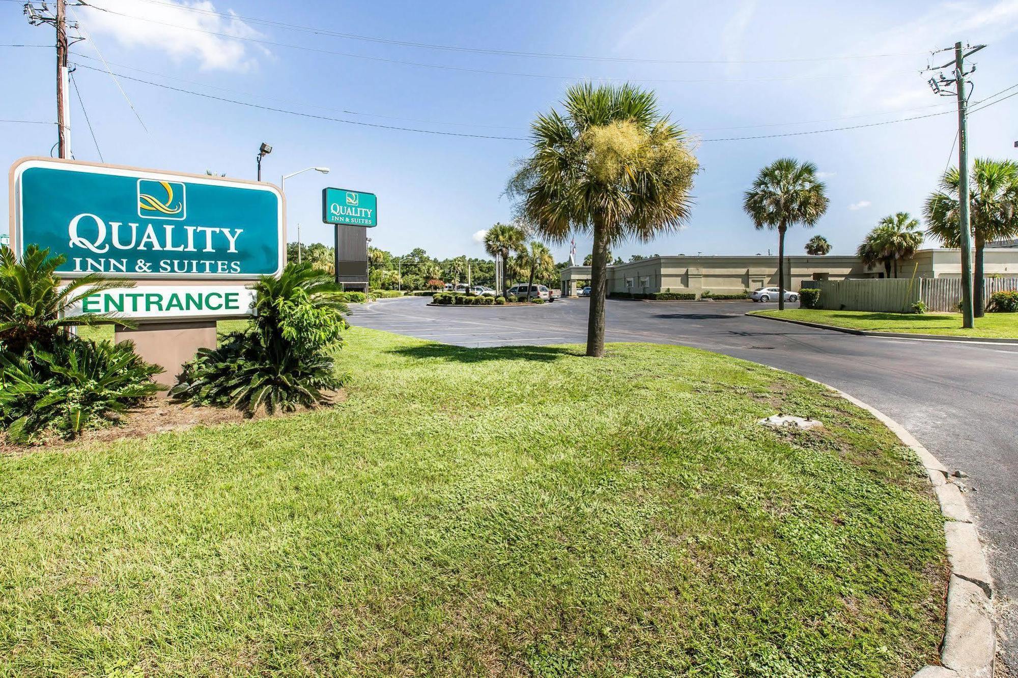 Quality Inn & Suites Waycross Exterior photo